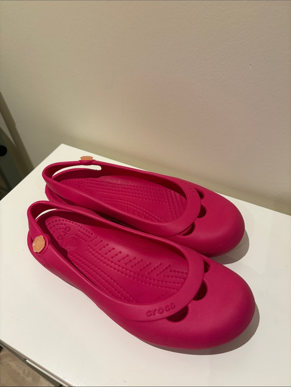 CROCS Women's Fuchsia Slip-On Flats